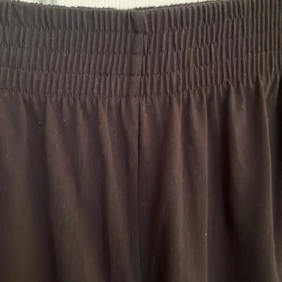 BLACK WIDE LEG CAPRI - Picture 2 of 6